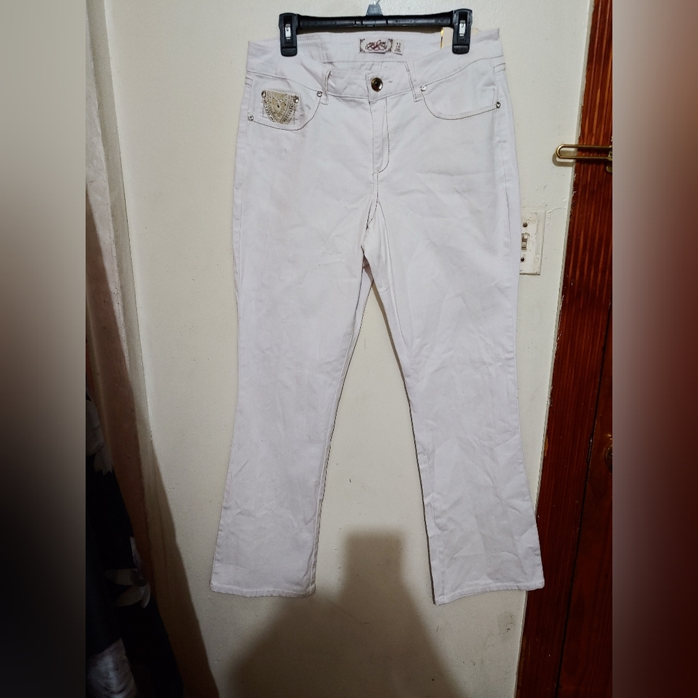 One Five One white bootleg jeans with ornamented back pockets in Size 12